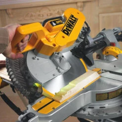 Dewalt DWS780 305mm Double Bevel Sliding Compound Mitre Saw With XPS (240V) 9 Dewalt DWS780 305mm Double Bevel Sliding Compound Mitre Saw With XPS (240V) -Home Tools Store 5b029be4c3a6660178c9b1f2 33181.1583489509