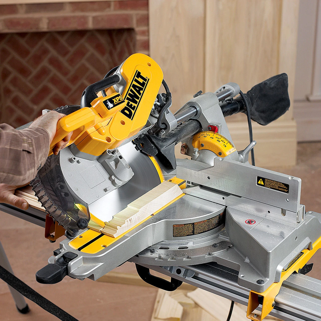 Dewalt DWS780 305mm Double Bevel Sliding Compound Mitre Saw With XPS (240V) 4 Dewalt DWS780 305mm Double Bevel Sliding Compound Mitre Saw With XPS (240V) - Image 2