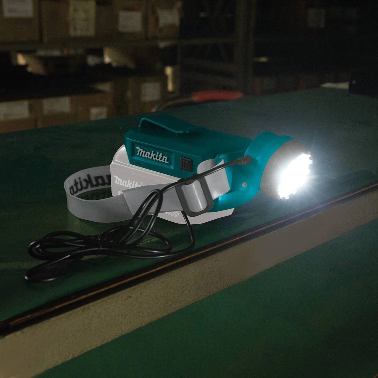 Makita DML800 14.4V / 18V LXT LED Headlight (Body Only) 7 Makita DML800 14.4V / 18V LXT LED Headlight (Body Only) - Image 5
