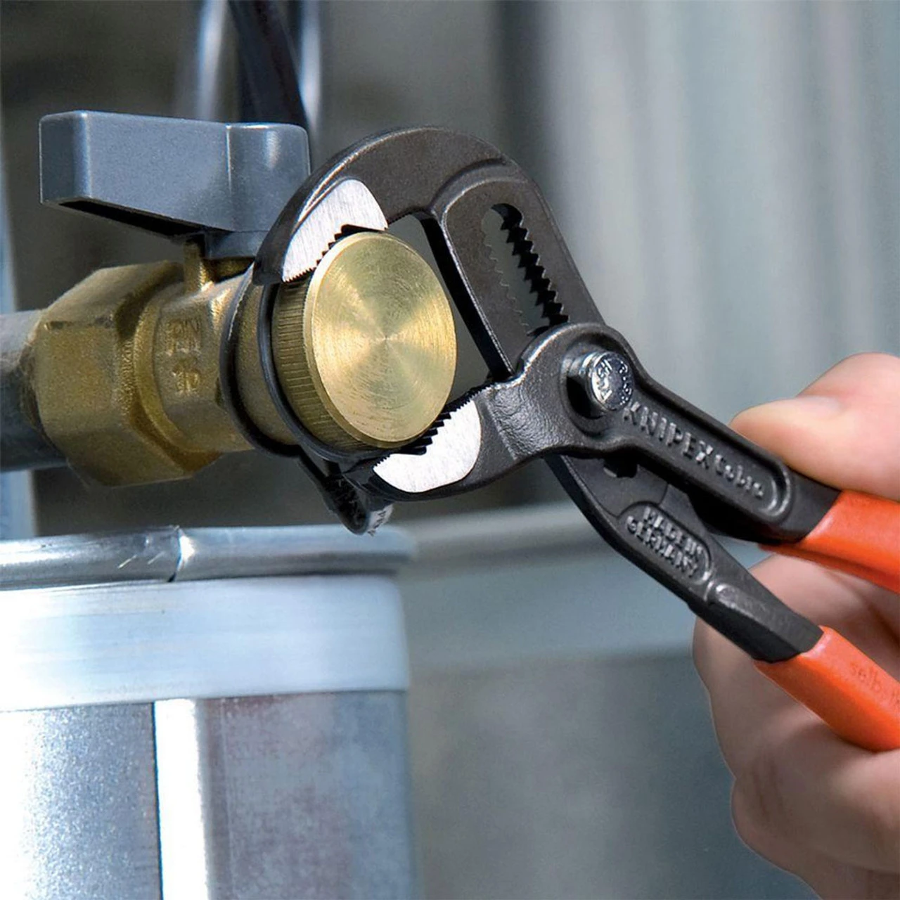 Knipex 8701250 Cobra Hightech Water Pump Pliers 250mm 8 Knipex 8701250 Cobra Hightech Water Pump Pliers 250mm - Image 6